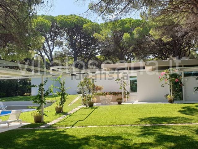 Case e ville in vendita di 230 m² in Località Roccamare