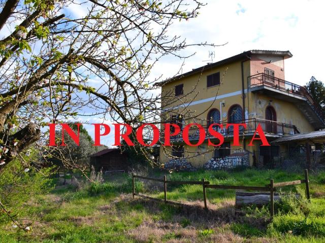 Case e ville in vendita di 230 m² in Strada di Colle Fagiano, 30