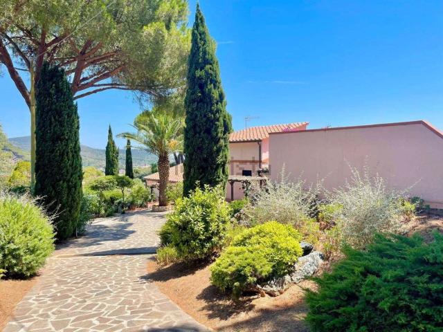 Case e ville in vendita di 230 m² in Strada Provinciale per l&apos  Enfola