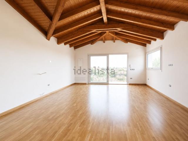 Case e ville in vendita di 230 m² in Strada Quattro