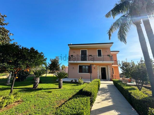 Case e ville in vendita di 230 m² in Strada Tremmilia