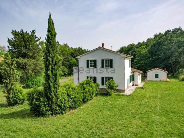 Case e ville in vendita di 220 m² in Strada Val di Lopia