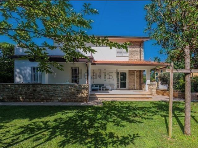 Case e ville in vendita di 231 m²