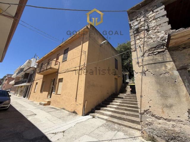 Case e ville in vendita di 231 m² in Via Abruzzo
