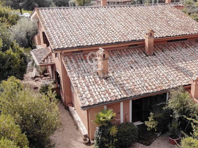 Case e ville in vendita di 231 m² in Via Ferruccio Parri