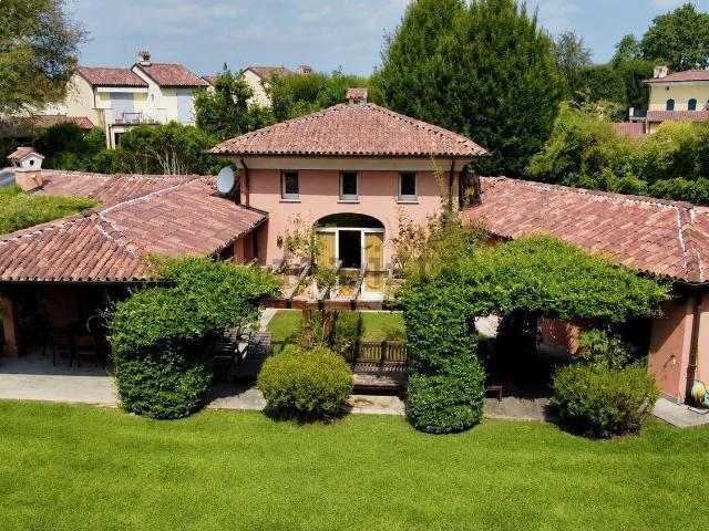 Case e ville in vendita di 231 m² in Via Sant&apos Isidoro, 1