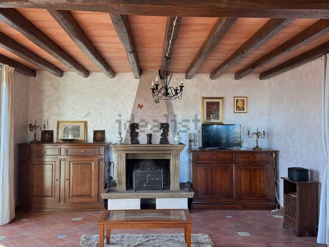 Case e ville in vendita di 232 m² in Via Calabrella, 63