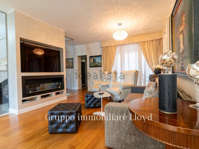 Case e ville in vendita di 232 m² in Via della Malva, 14