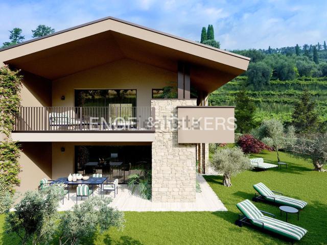 Case e ville in vendita di 232 m² in Via Emilio Salgari