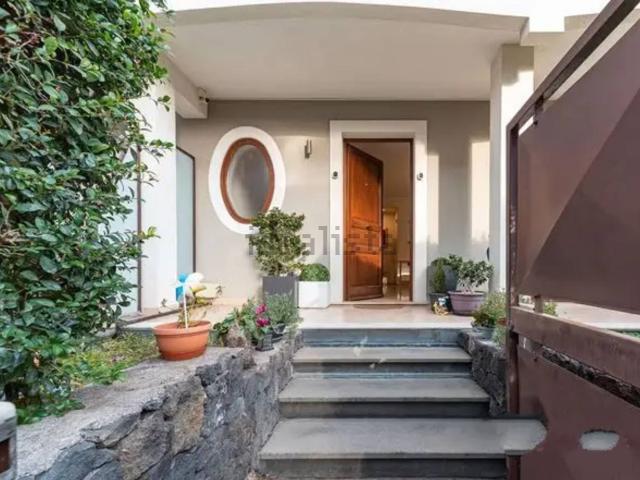 Case e ville in vendita di 232 m² in Via Provinciale