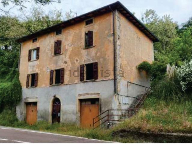 Case e ville in vendita di 232 m² in Via Roma