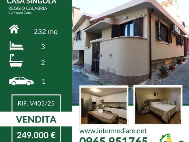 Case e ville in vendita di 232 m² in Via Reggio Campi, 1