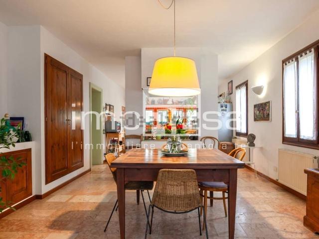 Case e ville in vendita di 232 m² in Vicolo D San Pelajo
