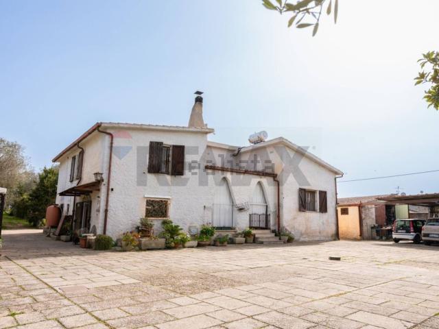 Case e ville in vendita di 232 m² in Strada Vicinale Crabulazzi