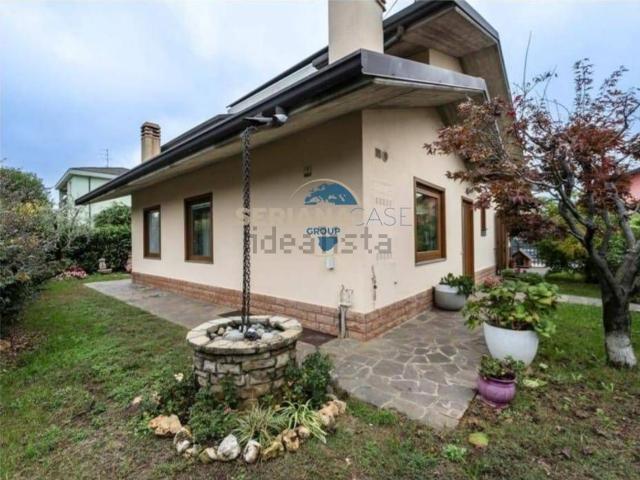 Case e ville in vendita di 233 m² in Via Bartolomeo Colleoni