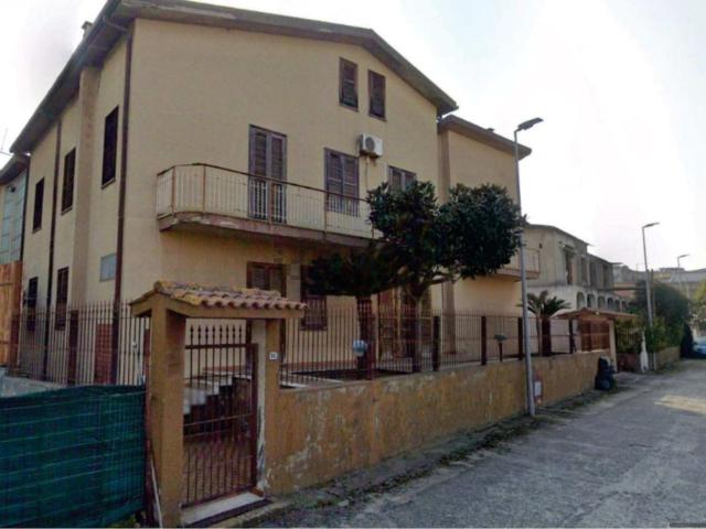 Case e ville in vendita di 233 m² in Via F. Tripodi