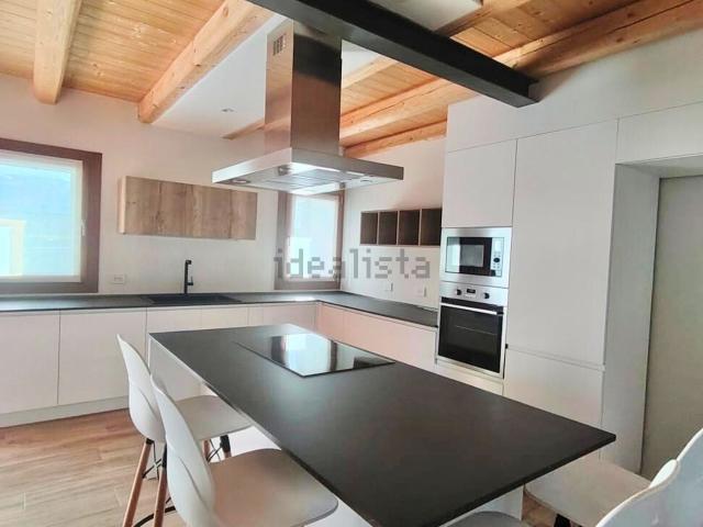 Case e ville in vendita di 233 m² in Via Fontanelle, 16