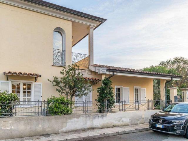 Case e ville in vendita di 233 m² in Via Filarete
