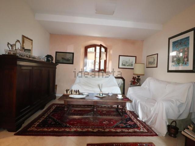 Case e ville in vendita di 233 m² in Via Magenta
