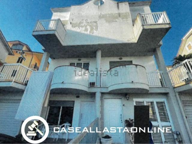 Case e ville in vendita di 233 m² in Via Sardegna