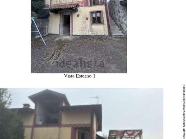 Case e ville in vendita di 233 m² in Via Schiappina