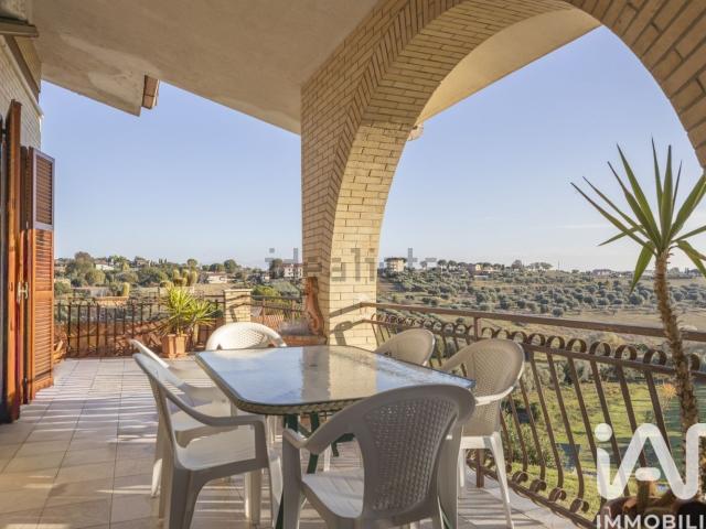 Case e ville in vendita di 233 m² in Strada Castelletta