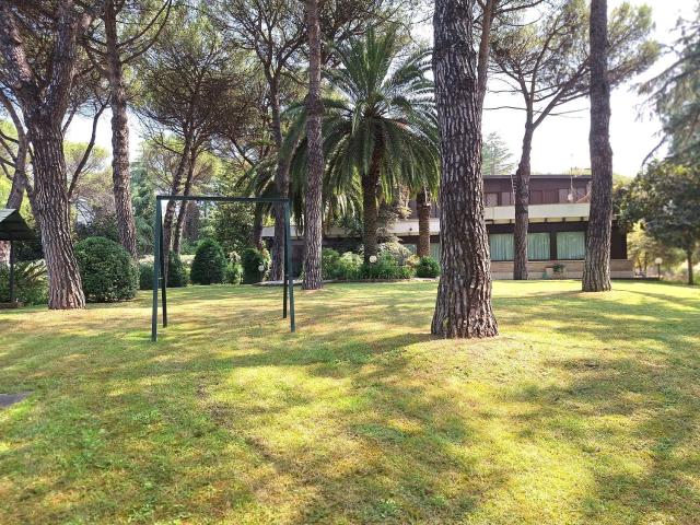 Case e ville in vendita di 2340 m² in Via Cassia