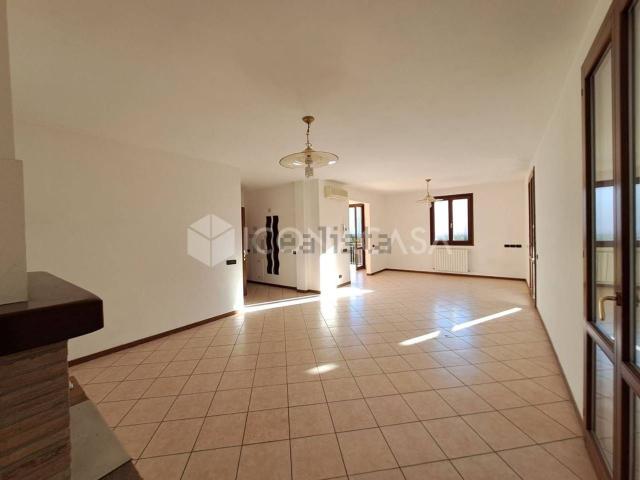 Case e ville in vendita di 234 m² in Via Giacomo Matteotti, 16