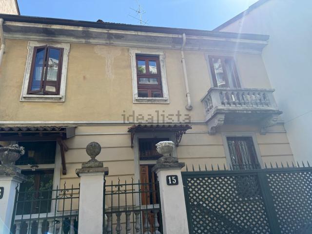 Case e ville in vendita di 234 m² in Via Giovanni Battista Moroni, 15