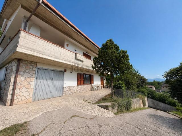 Case e ville in vendita di 234 m² in Via del Castello
