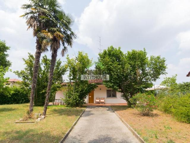 Case e ville in vendita di 234 m² in Via E. Fieramosca, 24