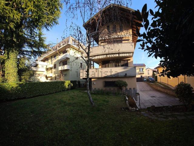 Case e ville in vendita di 234 m² in Via F. Baracca, 4