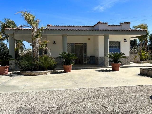 Case e ville in vendita di 234 m² in Via Leopardi, 2