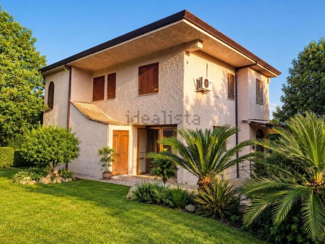 Case e ville in vendita di 234 m² in Via Melogrosso