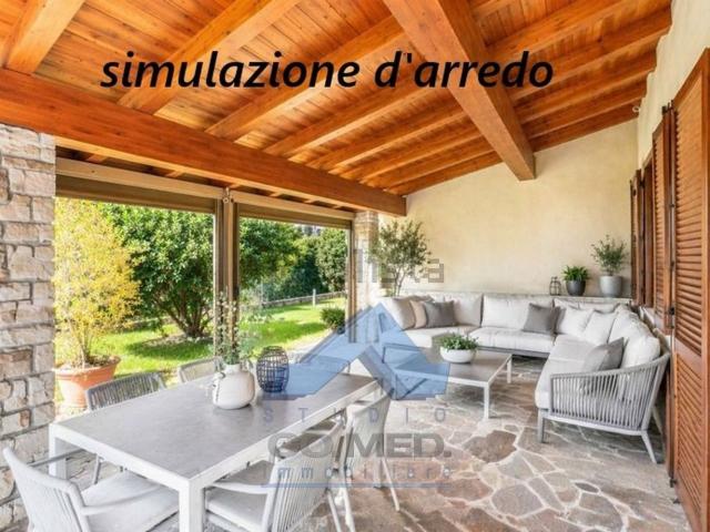 Case e ville in vendita di 234 m² in Via Sandro Pertini, 11