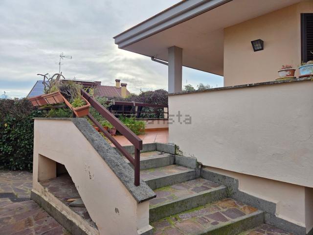 Case e ville in vendita di 234 m² in Via Poggio Fiorito