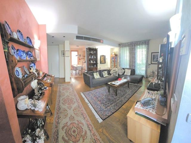 Case e ville in vendita di 234 m² in Via Provinciale, 14