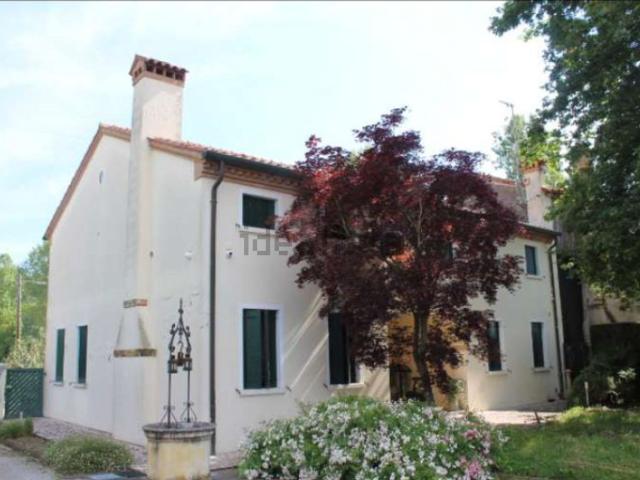 Case e ville in vendita di 234 m² in Via Riviera, 27