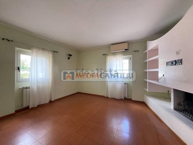Case e ville in vendita di 234 m² in Via Villa de Felici, 111