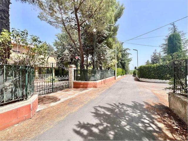 Case e ville in vendita di 234 m² in Viale Madonna Della Quercia