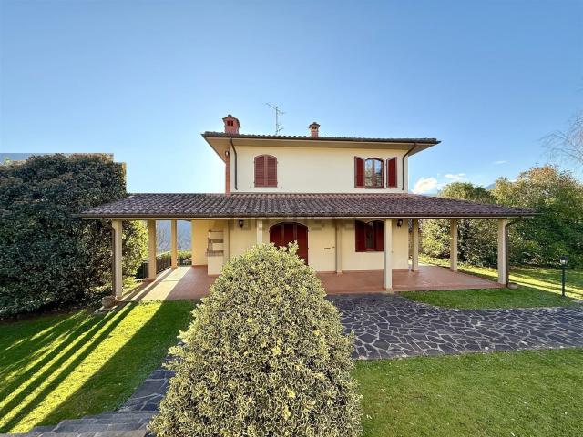 Case e ville in vendita di 234 m² in Piazza Beato Michele