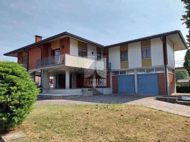 Case e ville in vendita di 235 m²