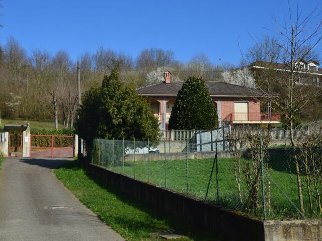 Case e ville in vendita di 235 m² in Via Chivasso, 23