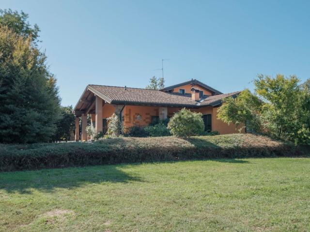 Case e ville in vendita di 235 m² in Via Circonvallazione, 46