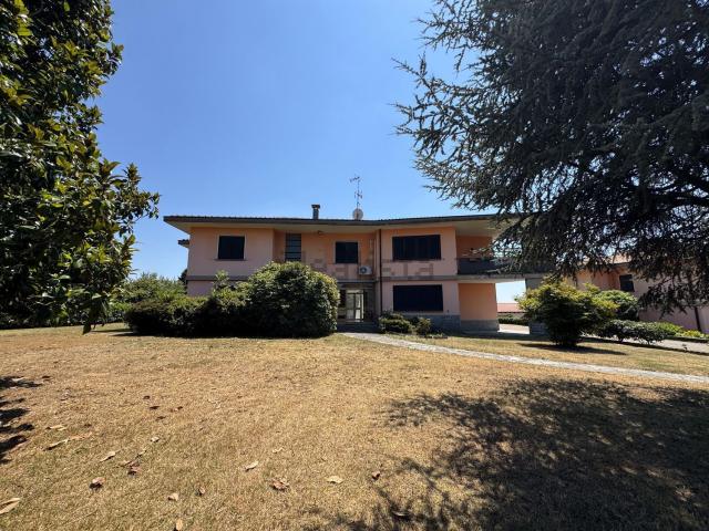 Case e ville in vendita di 235 m² in Via G. Mazzini, 57