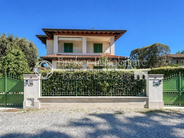 Case e ville in vendita di 235 m² in Via Giuseppe Mazzini