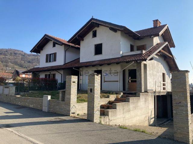 Case e ville in vendita di 235 m² in Via gianavello, 4