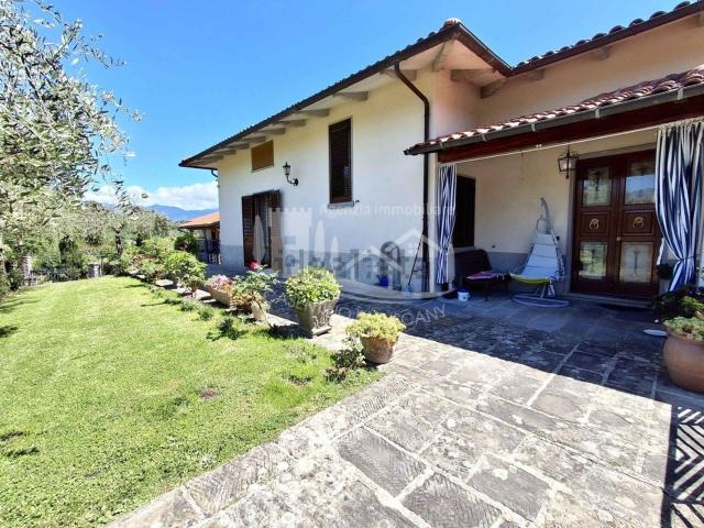 Case e ville in vendita di 235 m² in Via del Castello