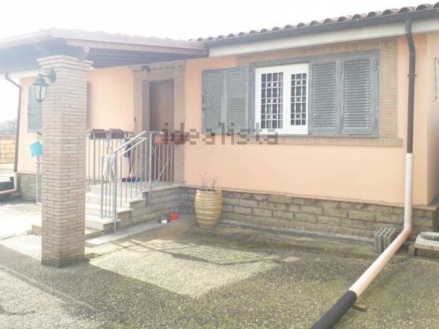 Case e ville in vendita di 235 m² in Via dell&apos Abbeveratoio