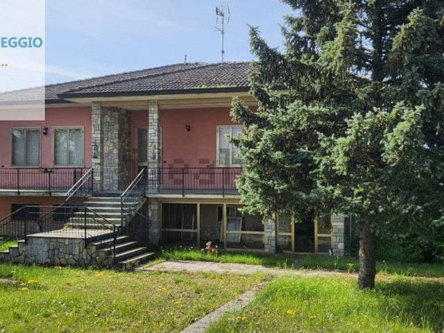 Case e ville in vendita di 235 m² in Via della Coste
